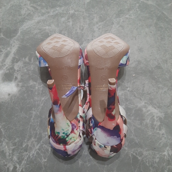 DREAMPAIRS Watercolor Floral Print Pointed Toe High Heels Strappy Women's SZ 8.5 - Picture 4 of 4